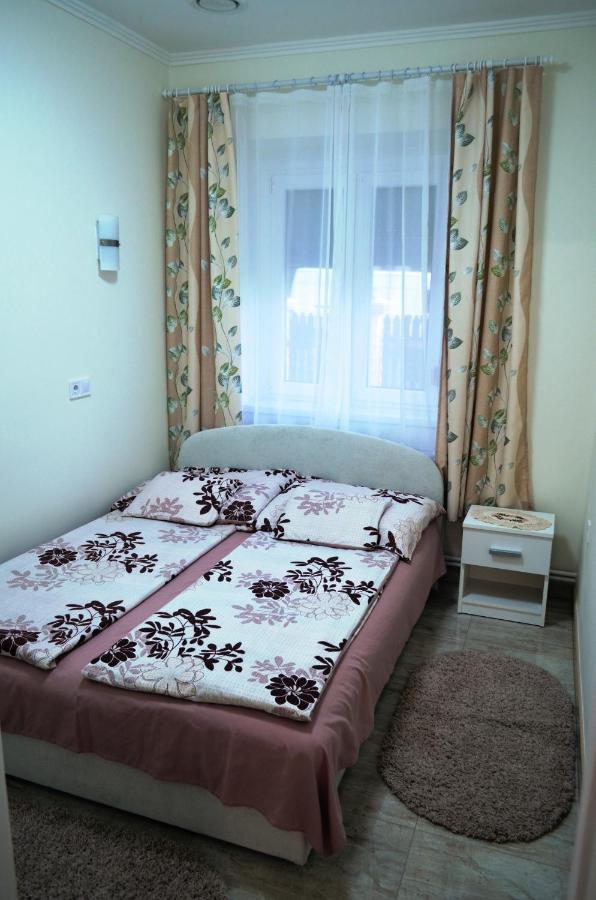 Henrietta - Violetta Apartman Hajduszoboszlo Luaran gambar