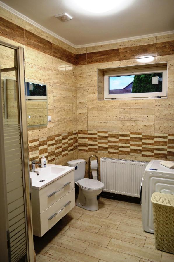 Henrietta - Violetta Apartman Hajduszoboszlo Luaran gambar