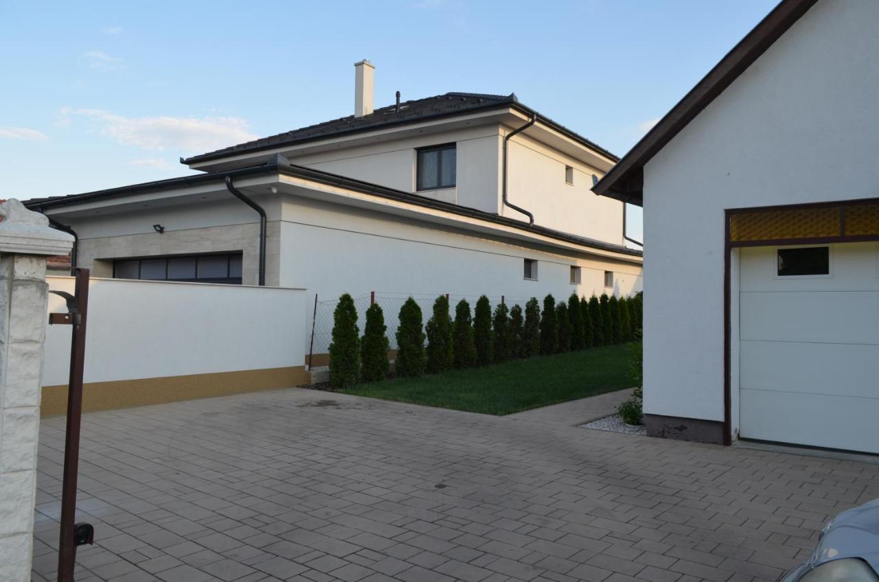 Henrietta - Violetta Apartman Hajduszoboszlo Luaran gambar