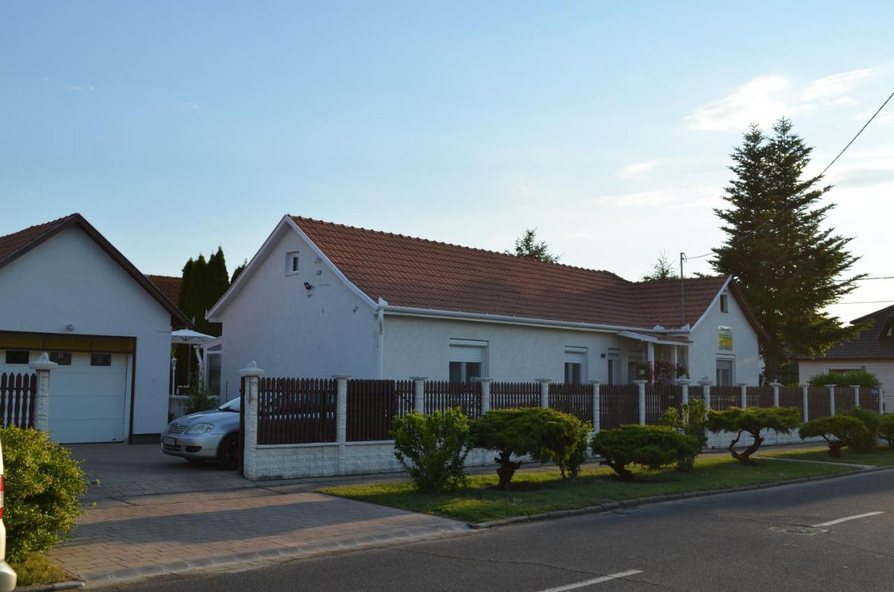 Henrietta - Violetta Apartman Hajduszoboszlo Luaran gambar