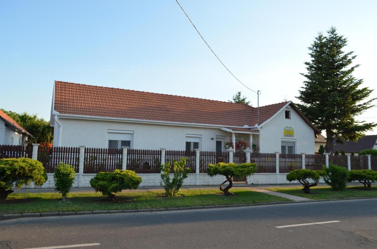 Henrietta - Violetta Apartman Hajduszoboszlo Luaran gambar