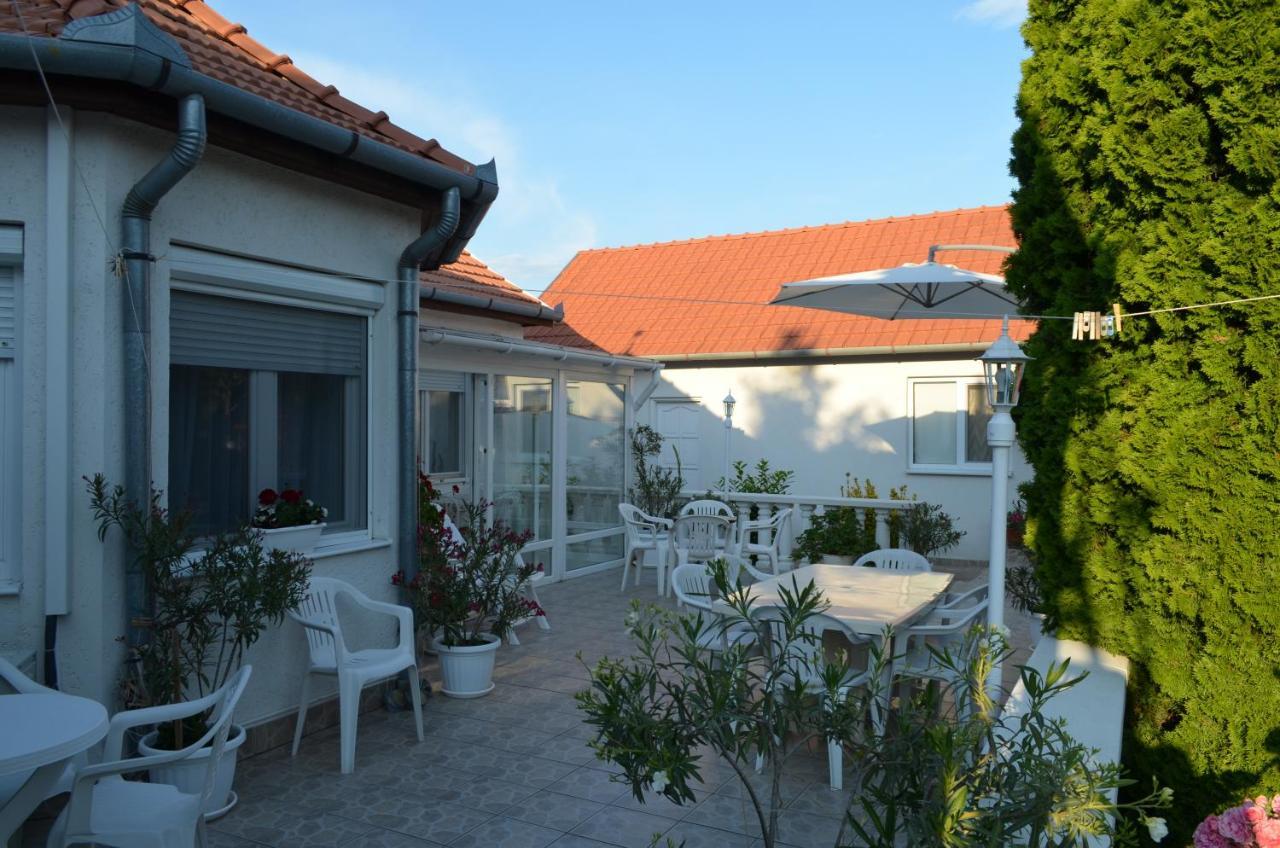 Henrietta - Violetta Apartman Hajduszoboszlo Luaran gambar